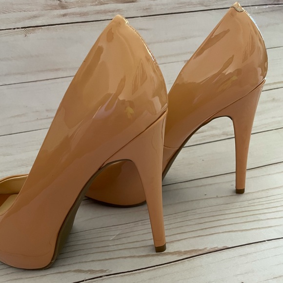 Guess nwt patent pumps - Picture 5 of 8